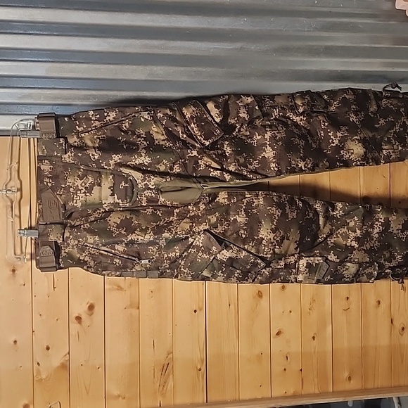 Planet Eclipse Paintball Men's Jersey and Pants Size small/Large Camo NWOT - Picture 8 of 12